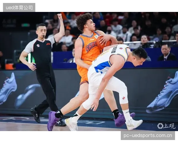 上海久事外线火力全开，团队篮球水银泻地般进攻摧毁广厦主场。
